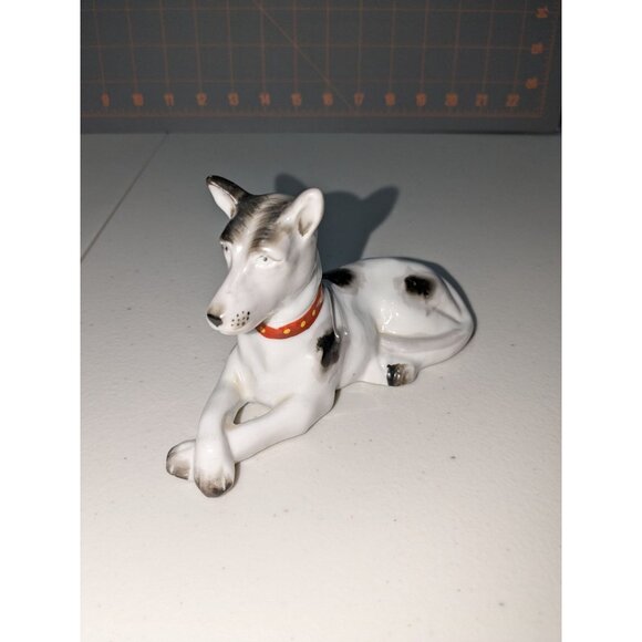 Vintage Japanese Porcelain Dog Figurine With Red Collar & Spotted Coat - Picture 1 of 7